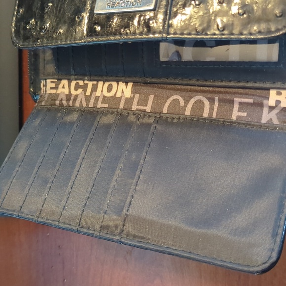 Kenneth Cole Reaction Zipper and button wallet - Picture 8 of 13